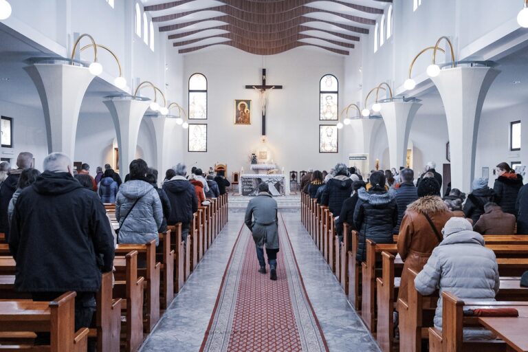 Salmo 139: Senhor, Tu Me Sondas e Me Conheces — Texto, Significado e Reflexão