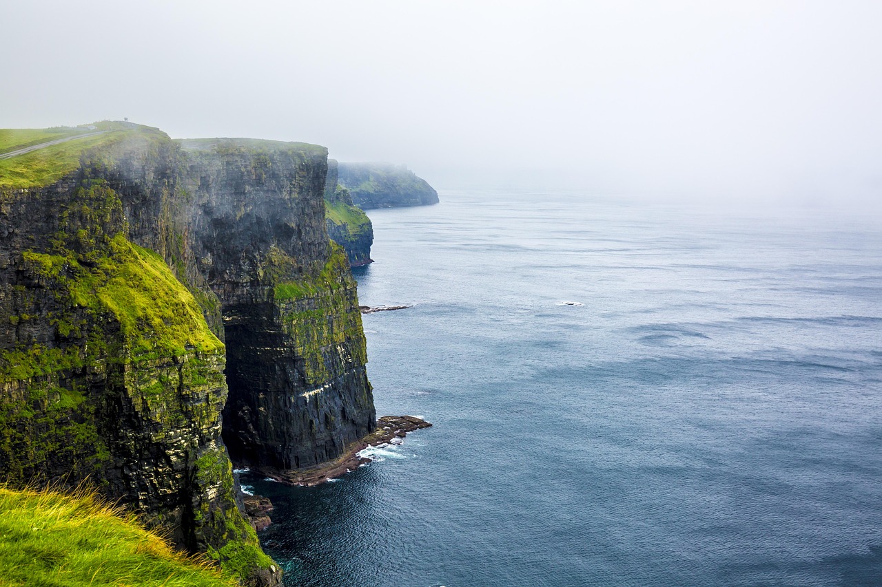 Montanhas verdes da Irlanda, paisagem da terra evangelizada por São Patrício