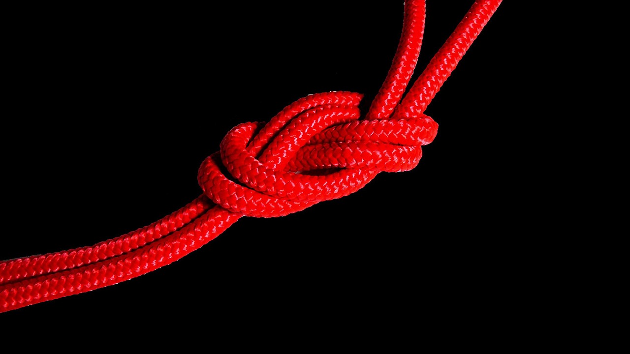 Nó vermelho em corda, símbolo dos nós que a devoção pede que sejam desatados