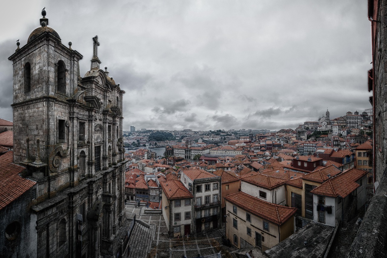 Igreja histórica em Portugal, referência à origem da devoção em Sacavém