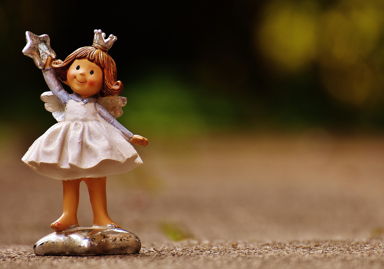 Figura de anjo da guarda, devoção popular católica de proteção