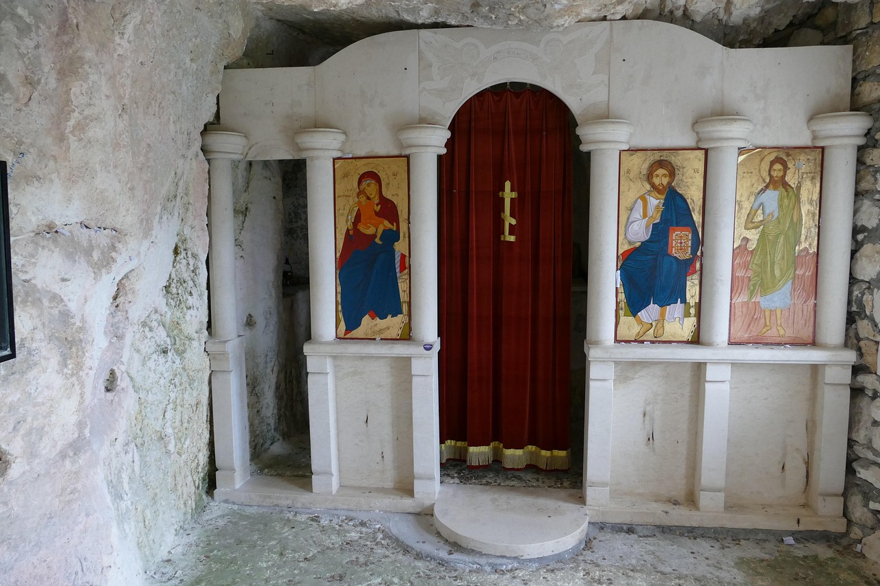 Caverna de eremita, referência à moradia de Santo Onofre no deserto