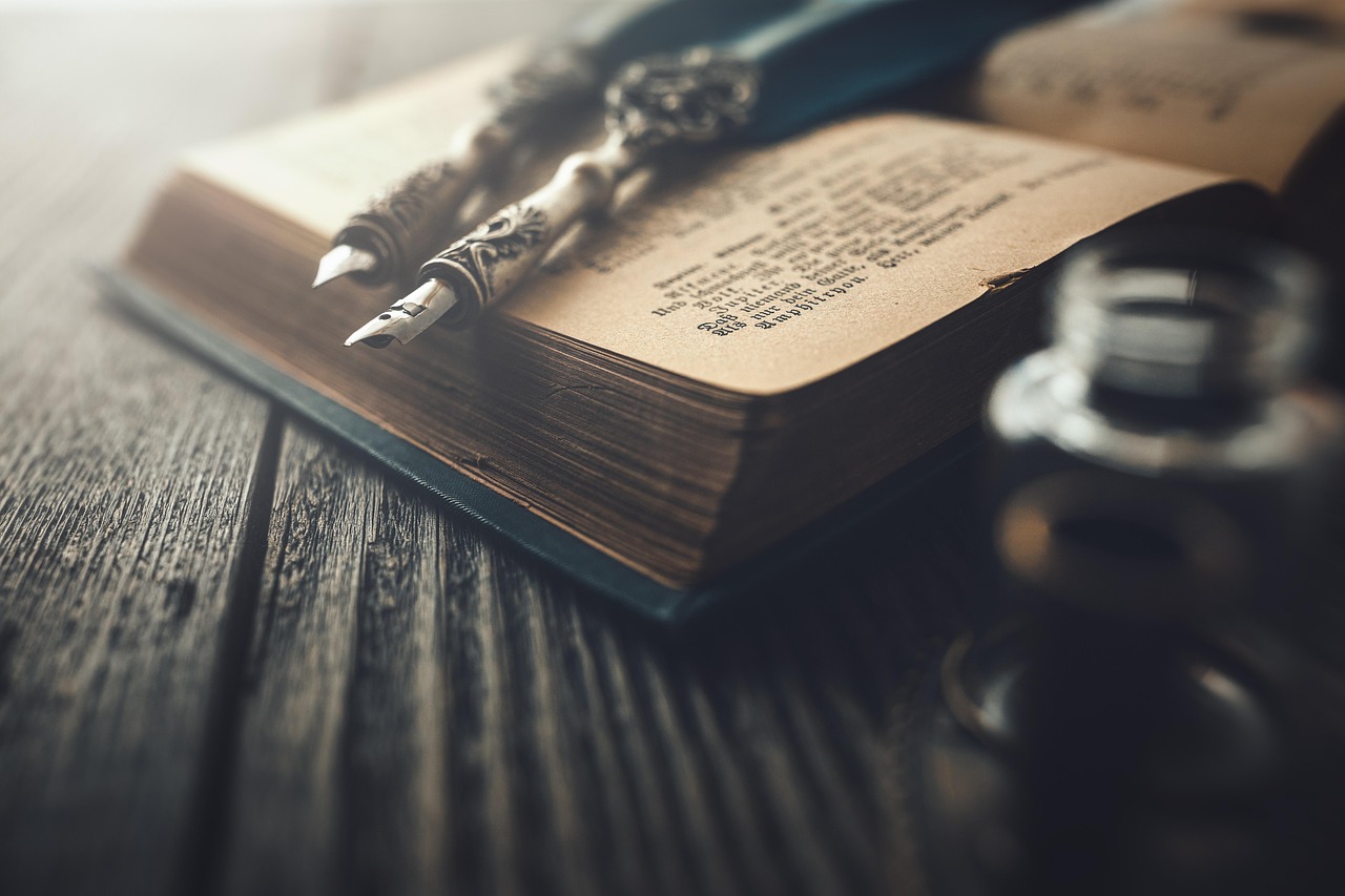 Caligrafia antiga em manuscrito, referência aos Diálogos de São Gregório Magno