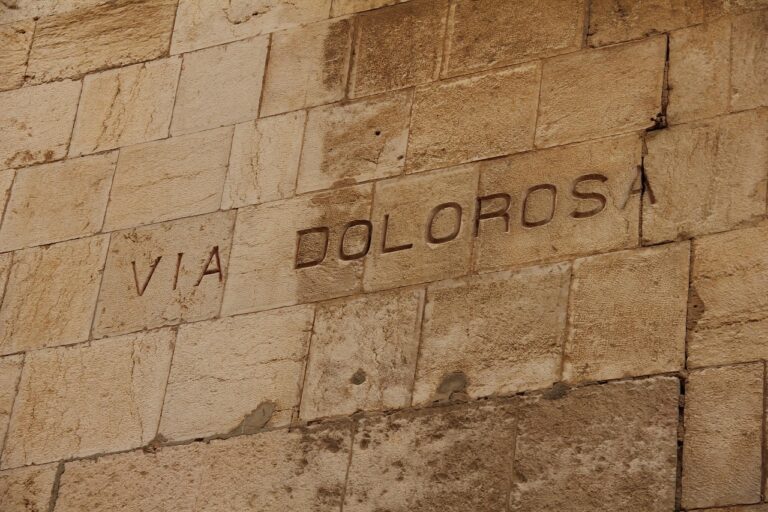 Via Dolorosa em Jerusalém, caminho percorrido por Jesus até o Calvário