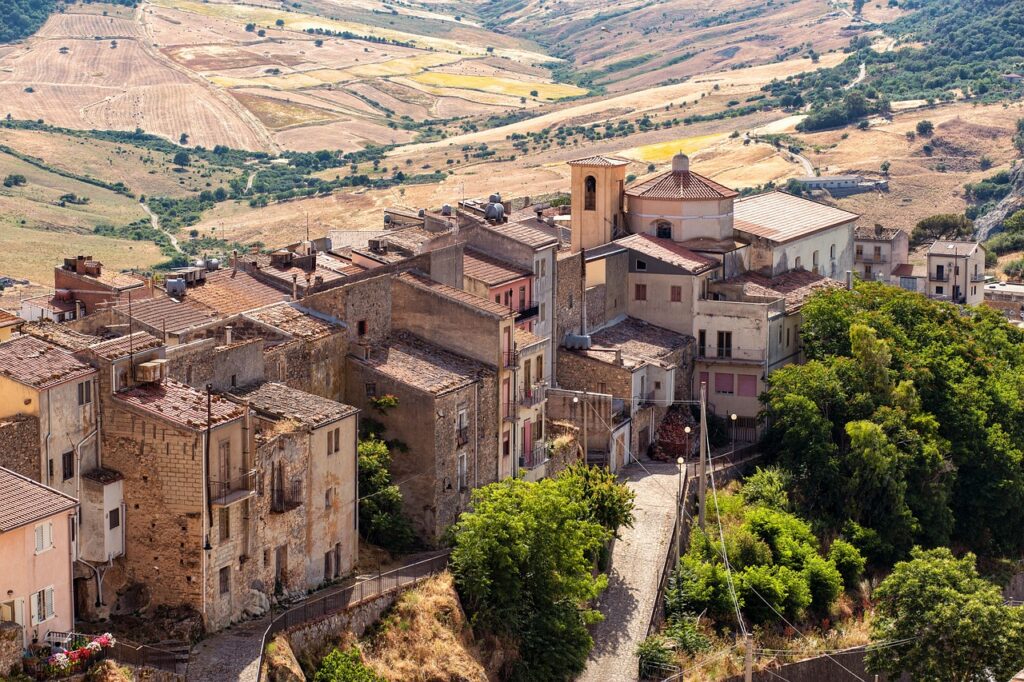 Vila italiana histórica, referência à terra natal de São Camilo de Lellis