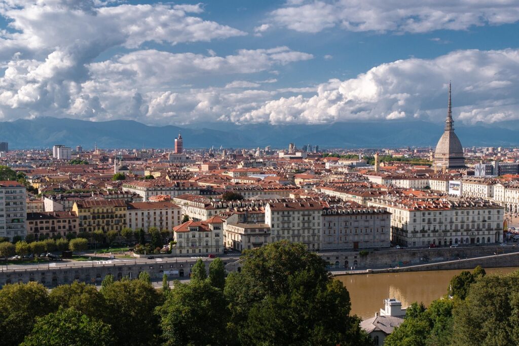Vista panorâmica de Turim, cidade italiana onde São Domingos Sávio viveu com Dom Bosco
