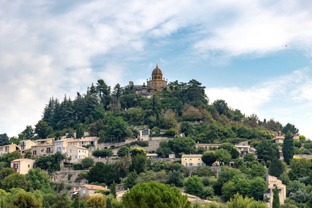 Vila francesa medieval, referência à terra natal de São Vicente de Paulo