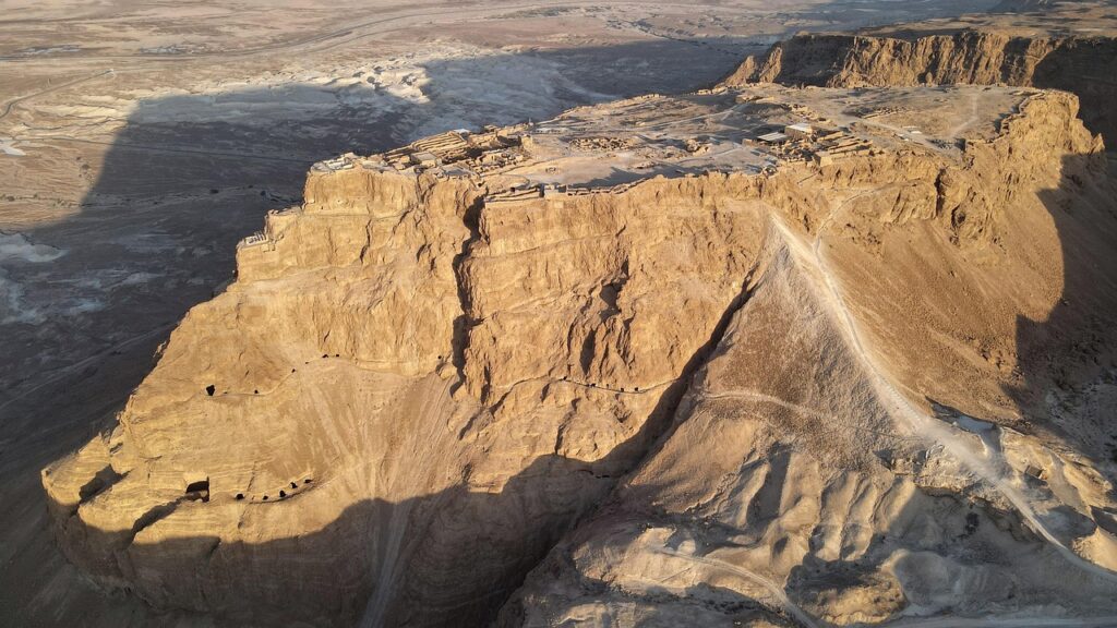 Fortaleza rochosa de Masada em Israel, símbolo da rocha e fortaleza do Salmo 18